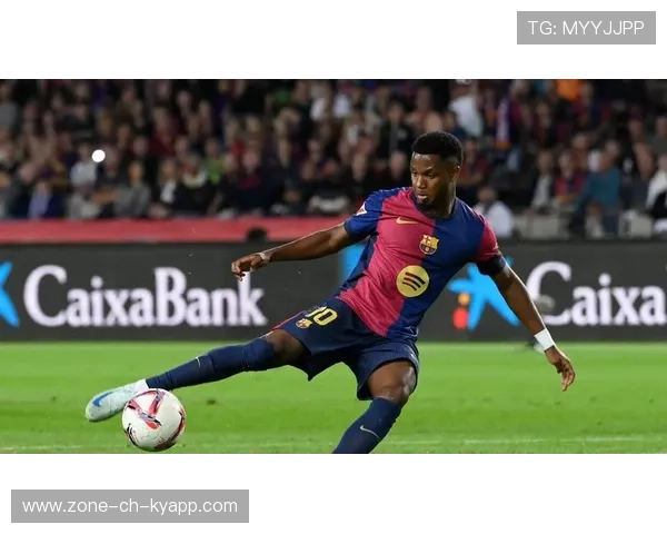 国际足球赛事中，一支球队霸气登场，夺得胜利，国际比赛的足球