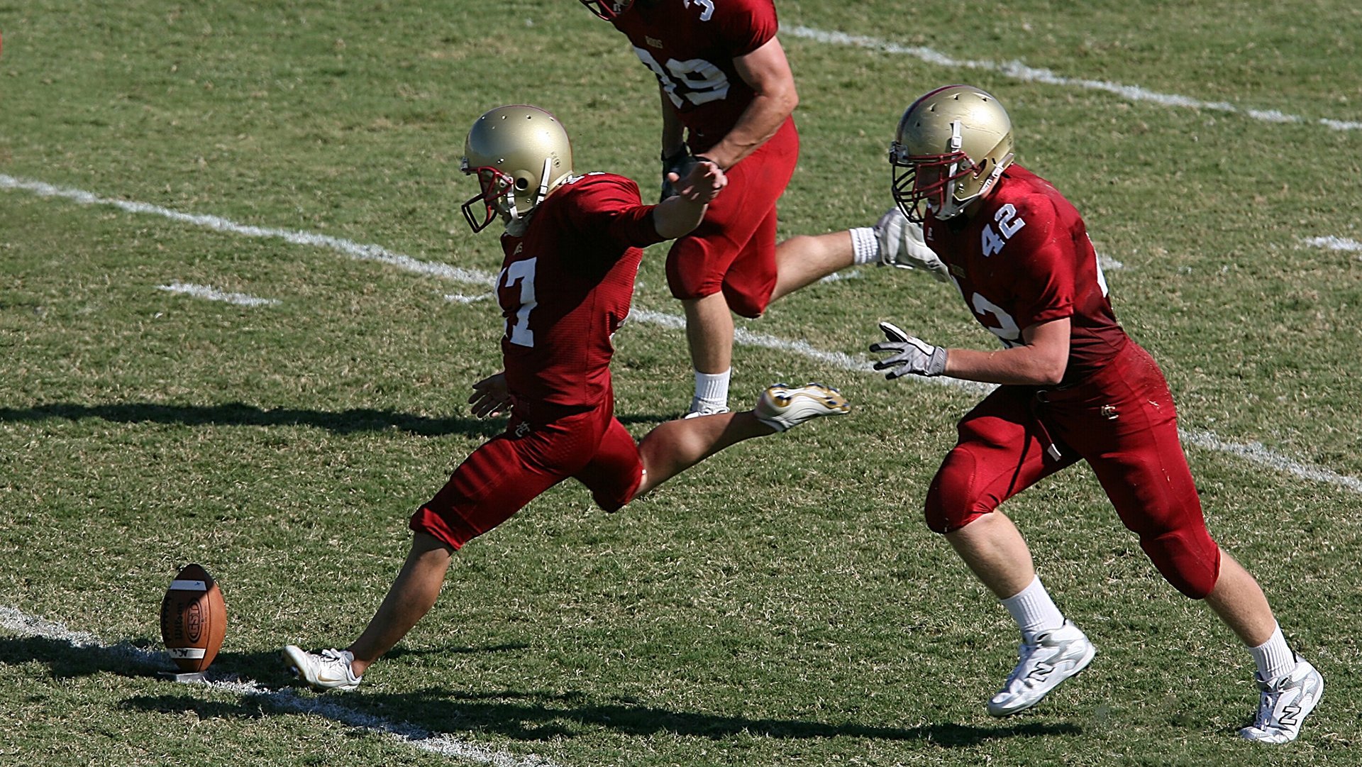 开云入口-哈兰德连续4场主场梅开二度，跻身英超历史前三，哈兰德德甲首秀